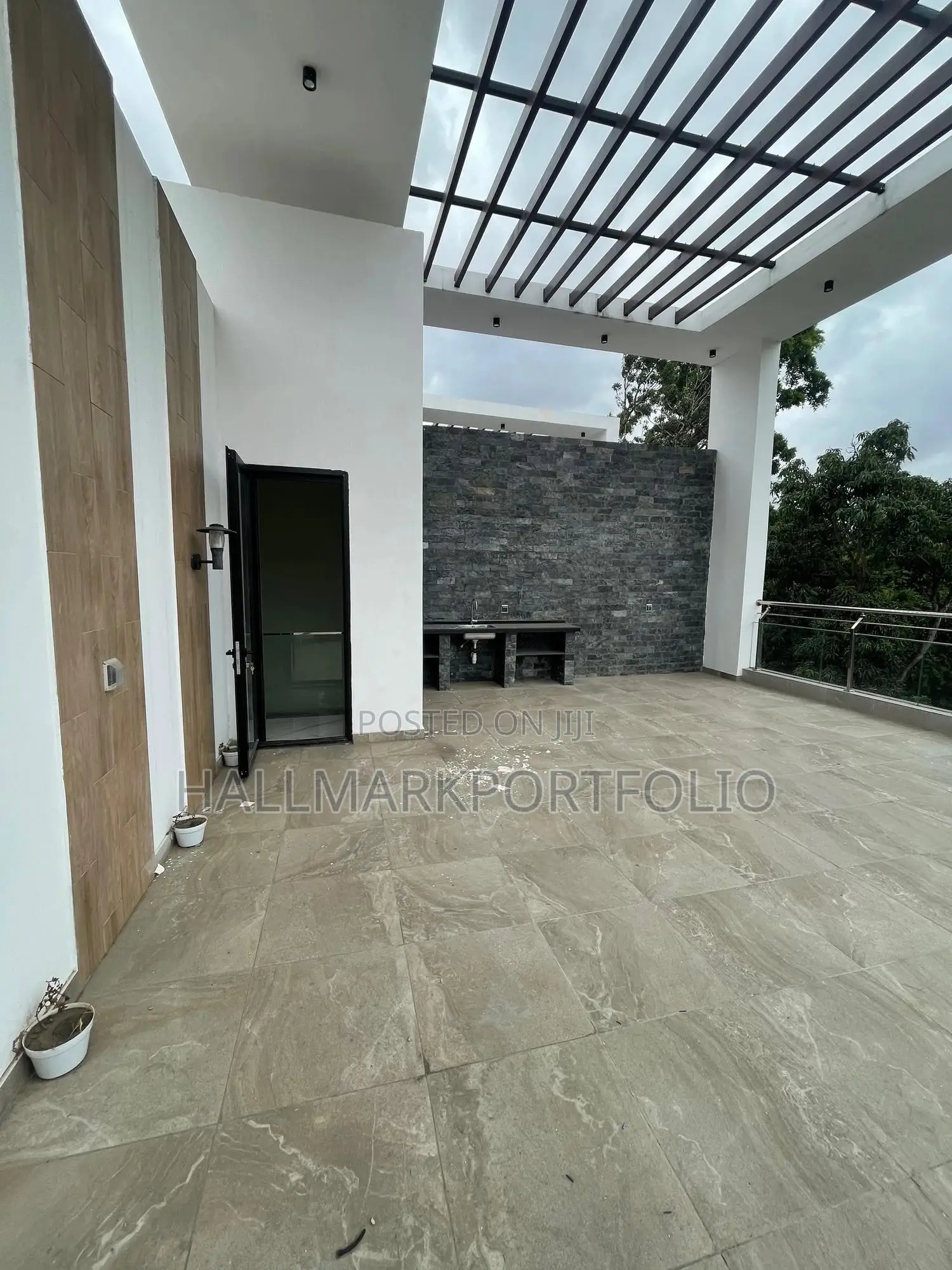 5bdrm Townhouse / Terrace in Cantonments for rent