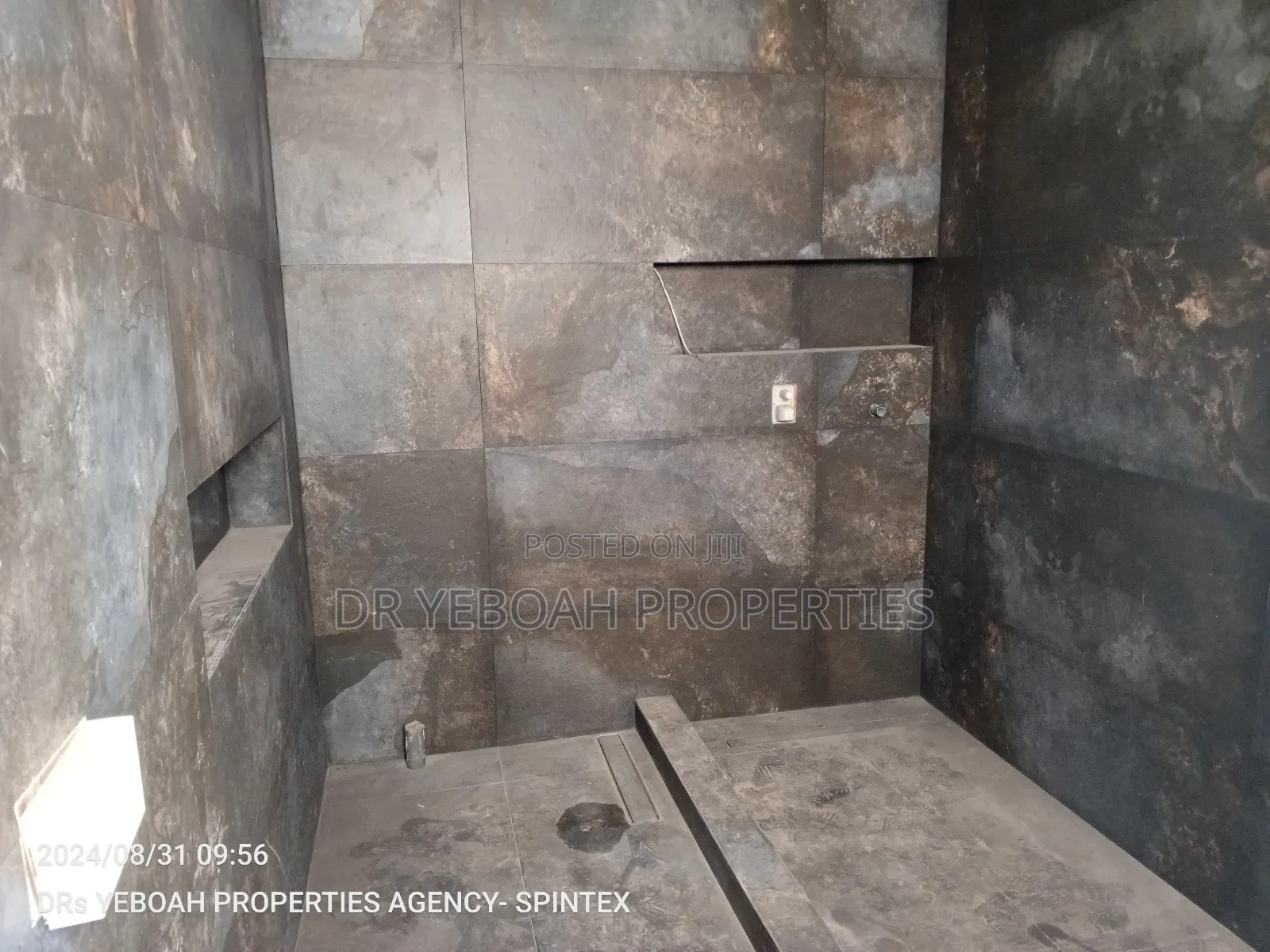 4bdrm Duplex in Spintex:- 4 Bedrooms for sale