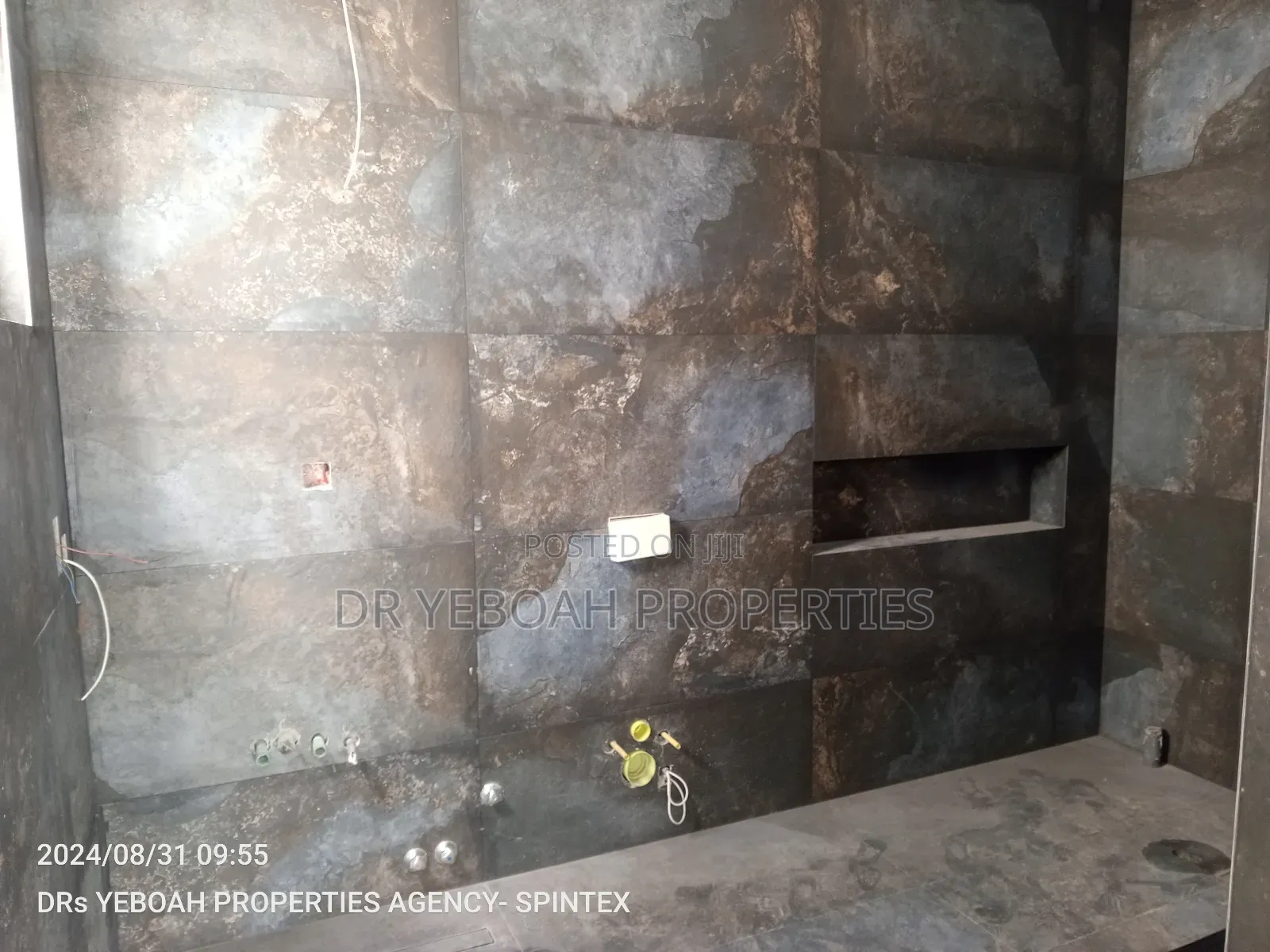 4bdrm Duplex in Spintex:- 4 Bedrooms for sale