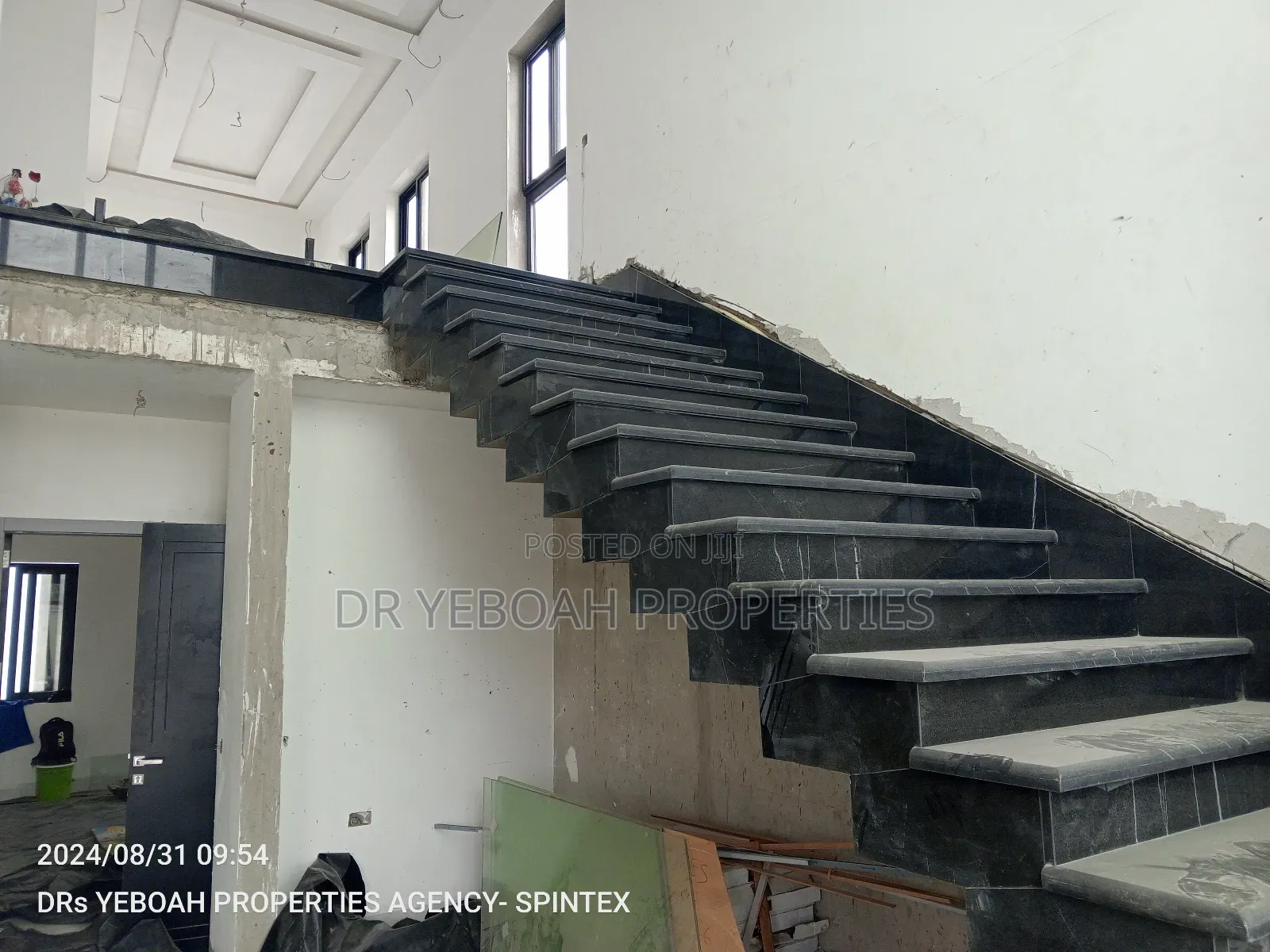 4bdrm Duplex in Spintex:- 4 Bedrooms for sale