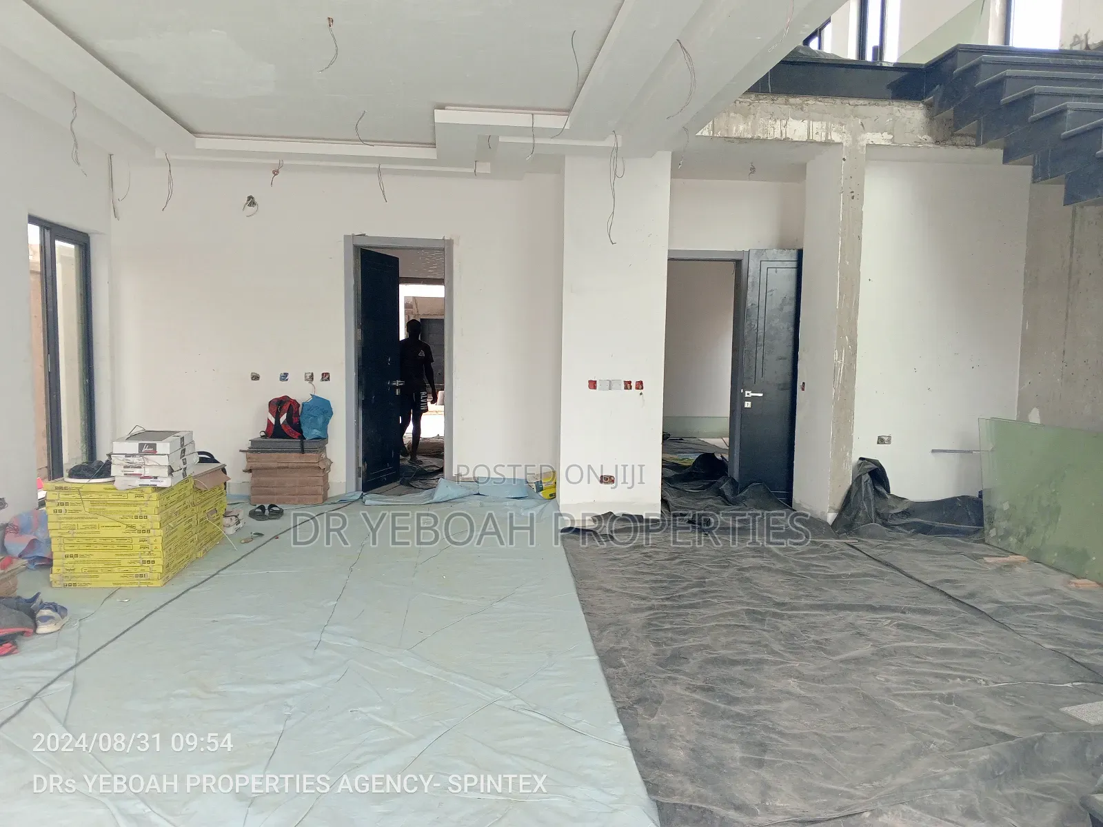 4bdrm Duplex in Spintex:- 4 Bedrooms for sale