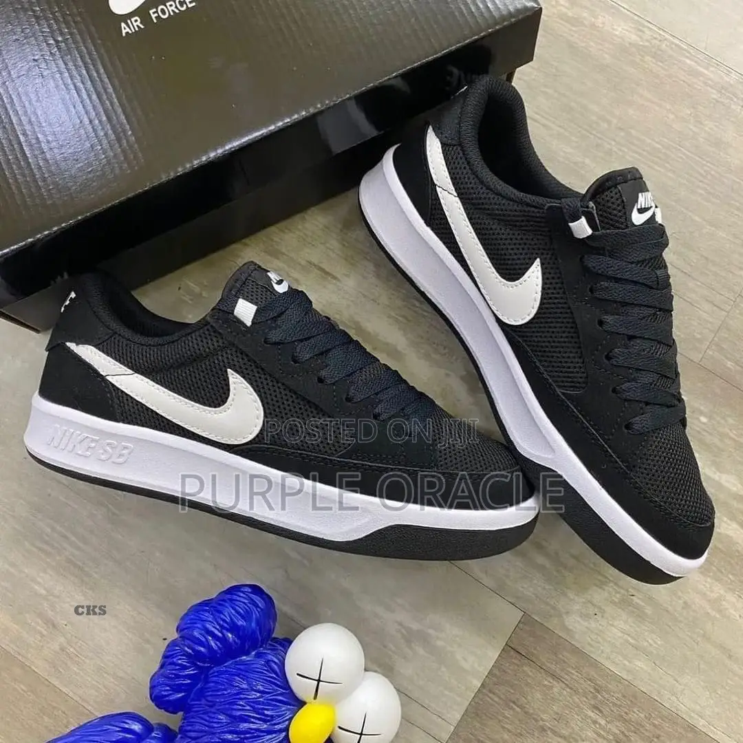 Nike React Men's Casual Sneaker.