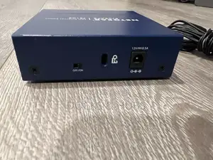 NETGEAR FS105 - 10 / 100 MBPS Fast Ethernet Network Switch