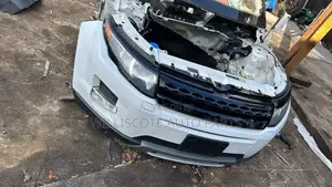 Range Rover Evoque 2015 Front-Cut