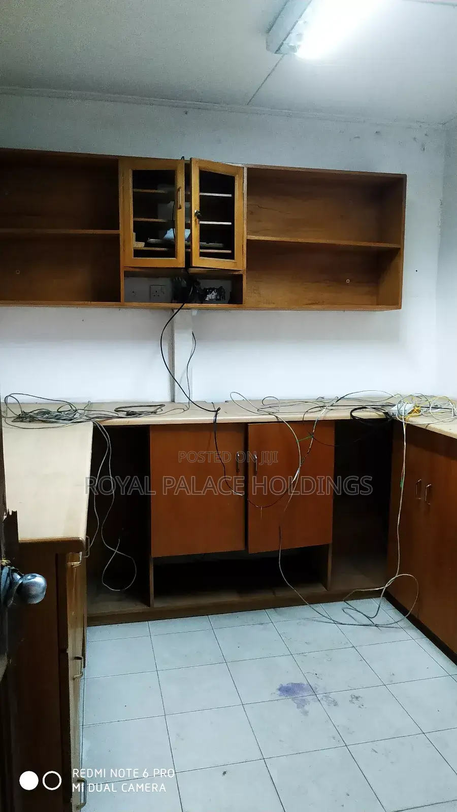 3bdrm Block of Flats in Kuffour, Airport Residential Area for rent