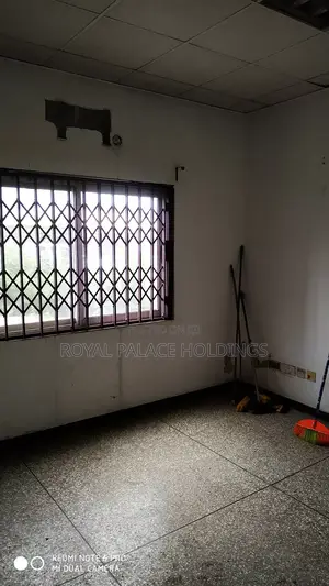 3bdrm Block of Flats in Kuffour, Airport Residential Area for rent