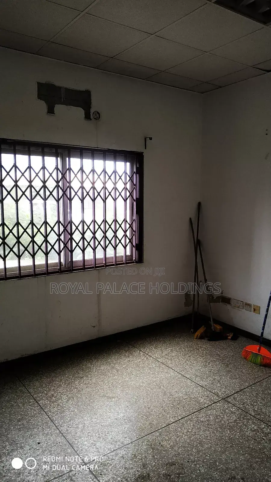 3bdrm Block of Flats in Kuffour, Airport Residential Area for rent