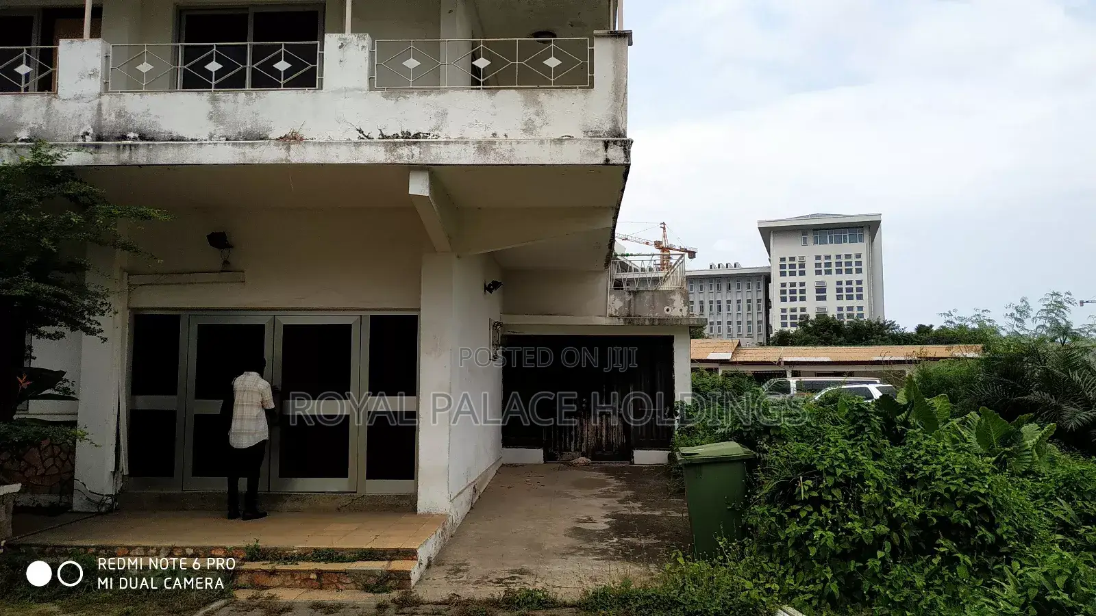 3bdrm Block of Flats in Kuffour, Airport Residential Area for rent