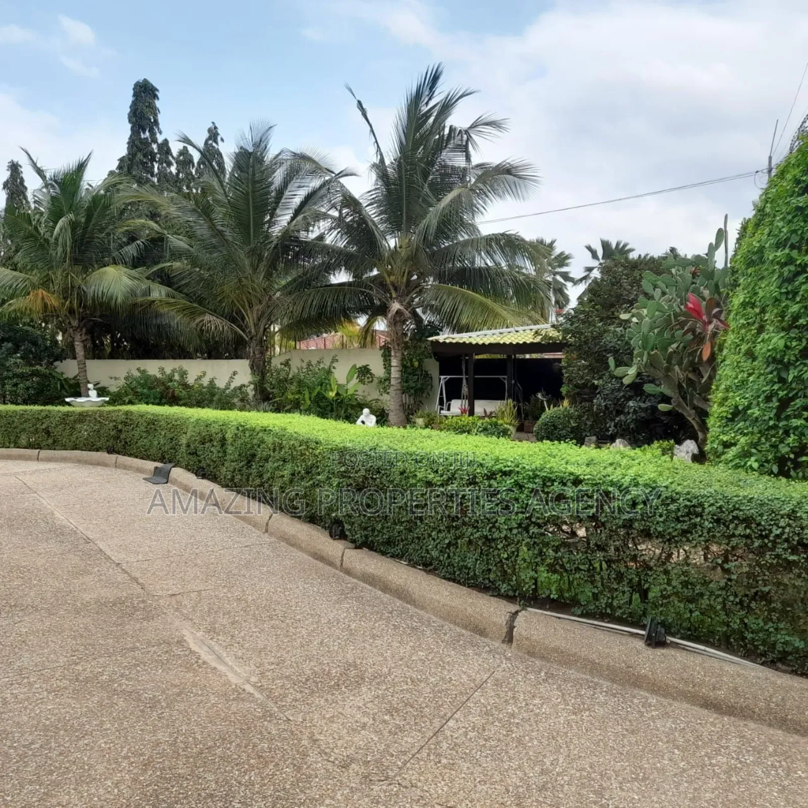 5bdrm House in Adjiriganor for sale