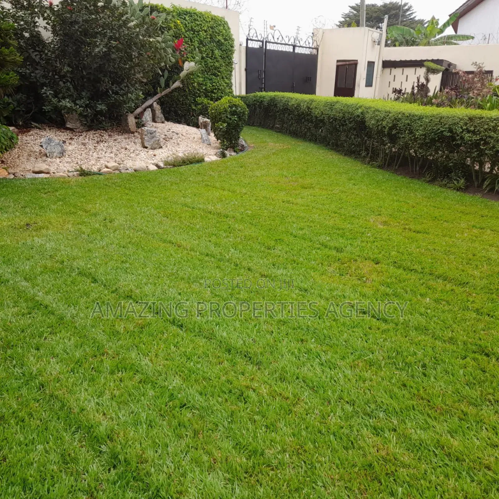 5bdrm House in Adjiriganor for sale