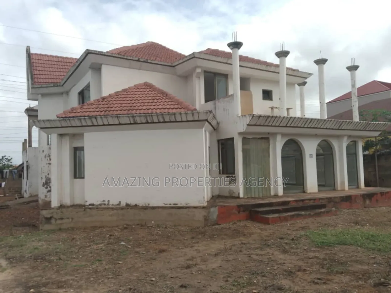 6bdrm House in Adjiriganor for sale
