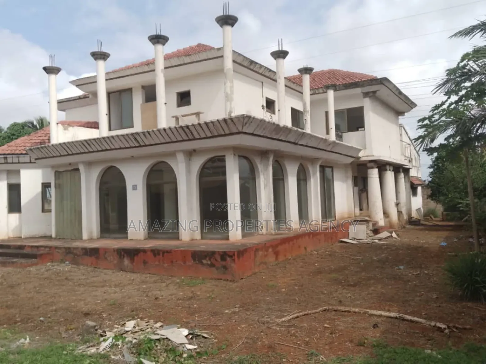 6bdrm House in Adjiriganor for sale