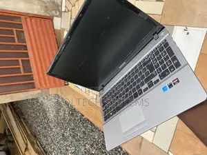 Laptop Samsung NP-R700 8GB Intel Core i7 HDD 500GB