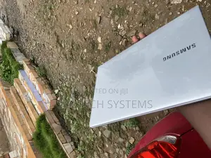 Laptop Samsung NP-R700 8GB Intel Core i7 HDD 500GB
