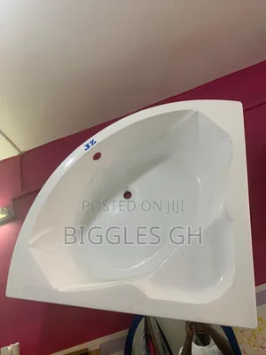Corner Fiber Bathtub
