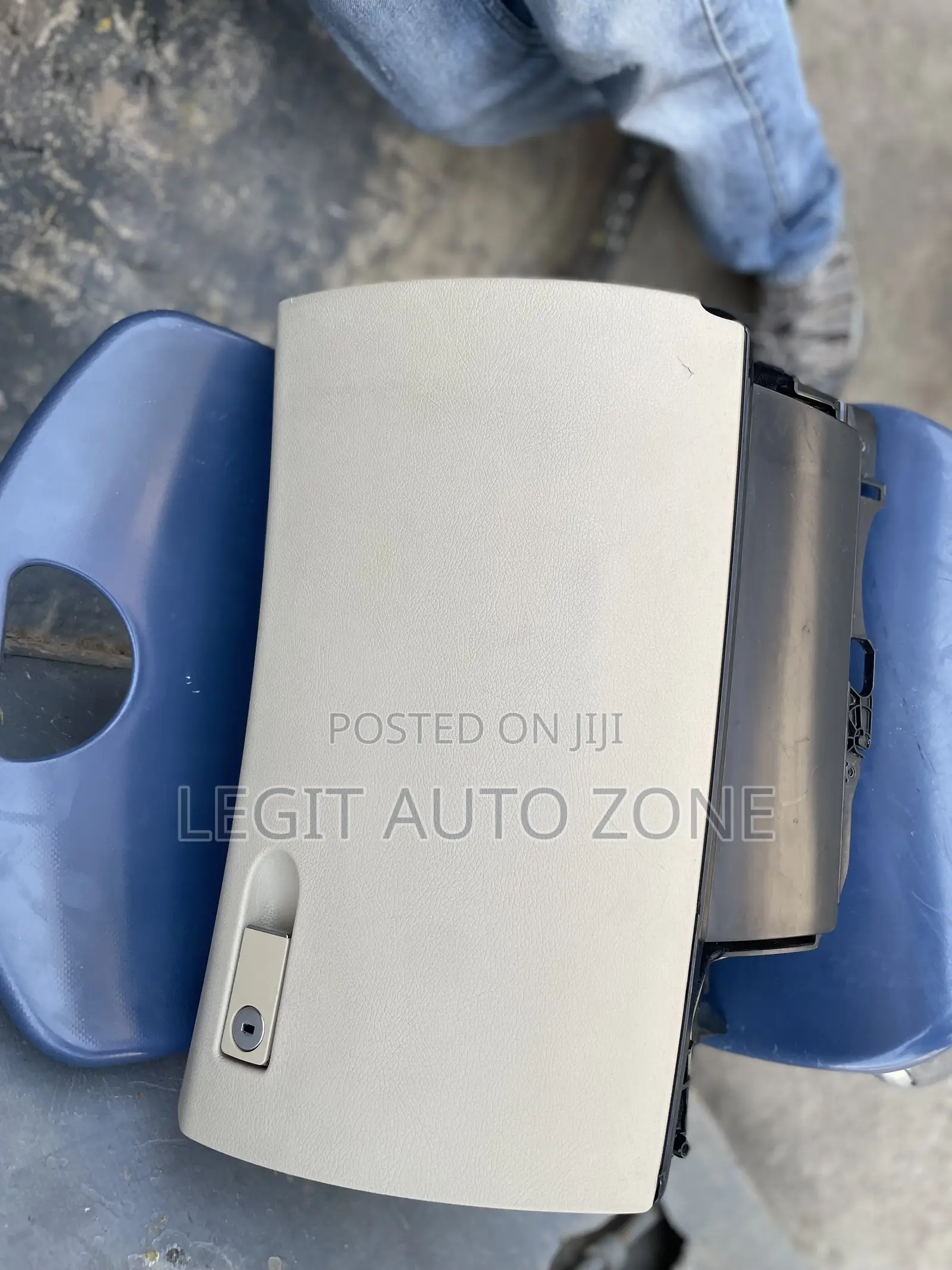 Mercedes Benz C250 Latter Box