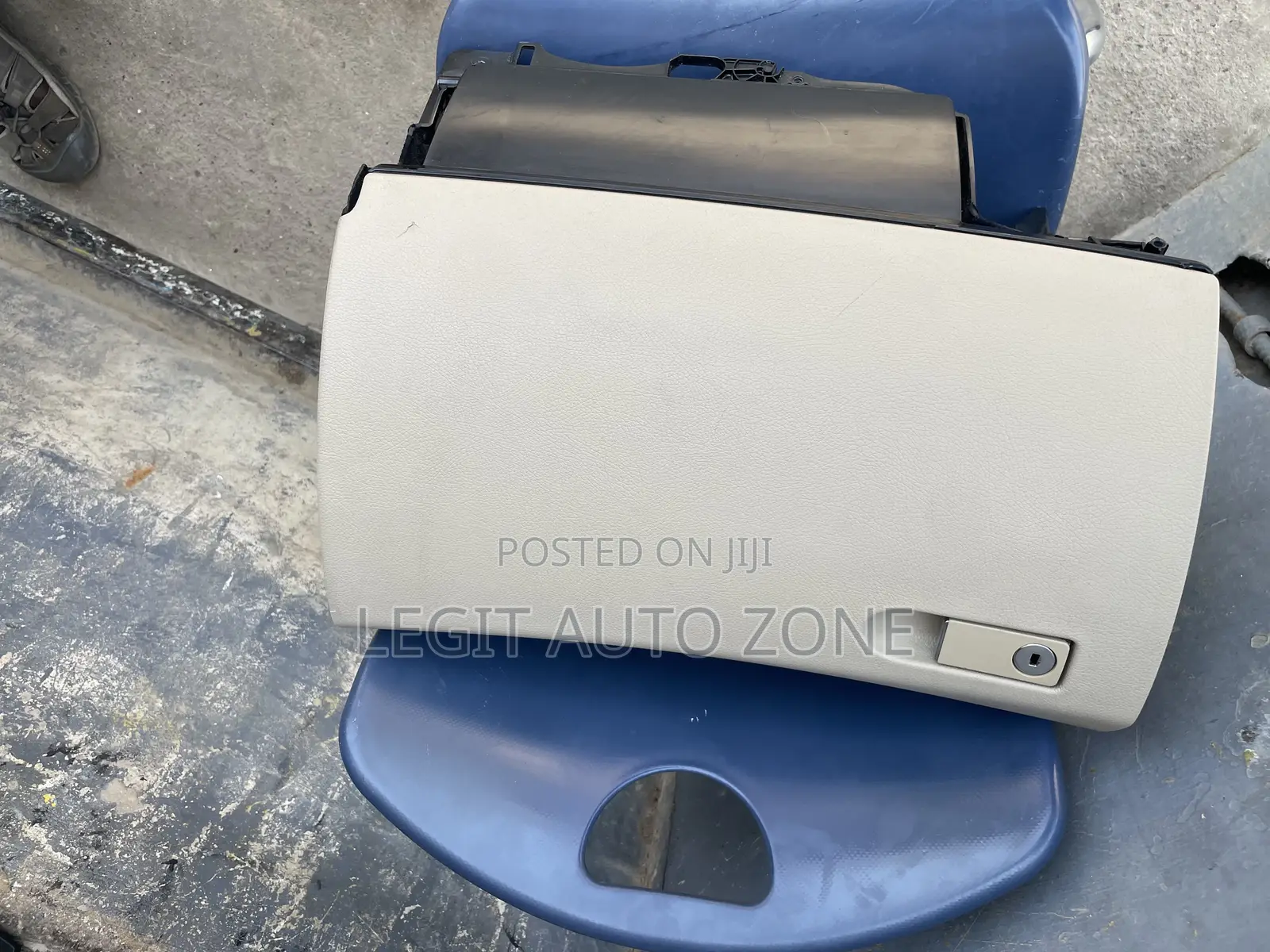 Mercedes Benz C250 Latter Box