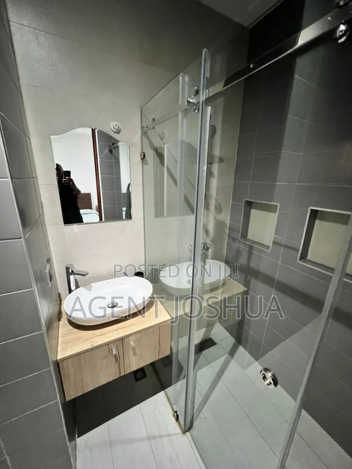 Furnished 4bdrm House in Regimanuel Estate, Airport Residential Area