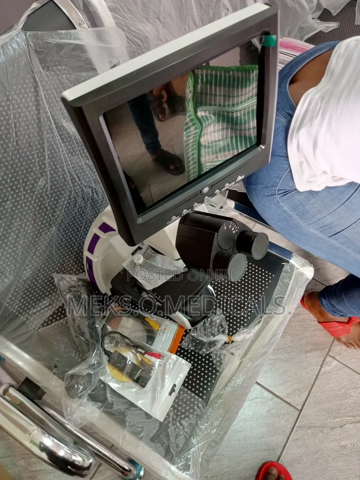 Microscope With Lcd Screen And Camera
