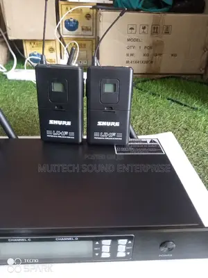 Shure AM -401