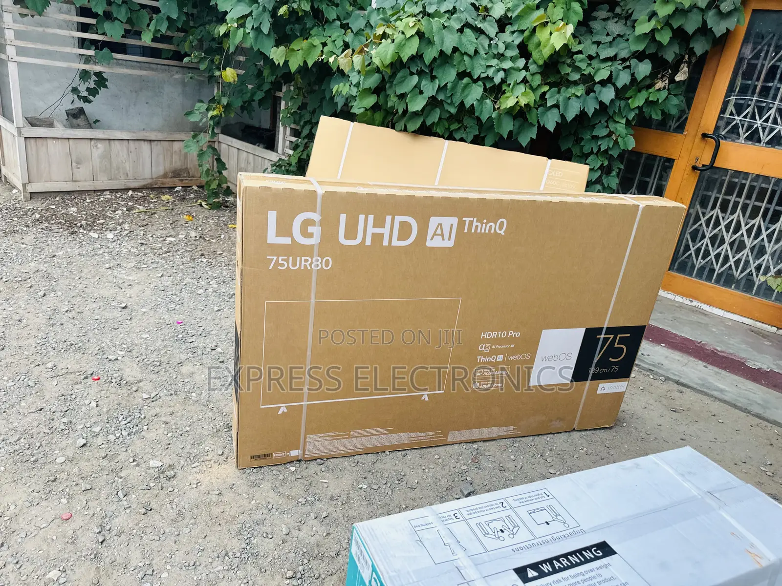 Sleek Slim Television UHD Smart 75”UR73