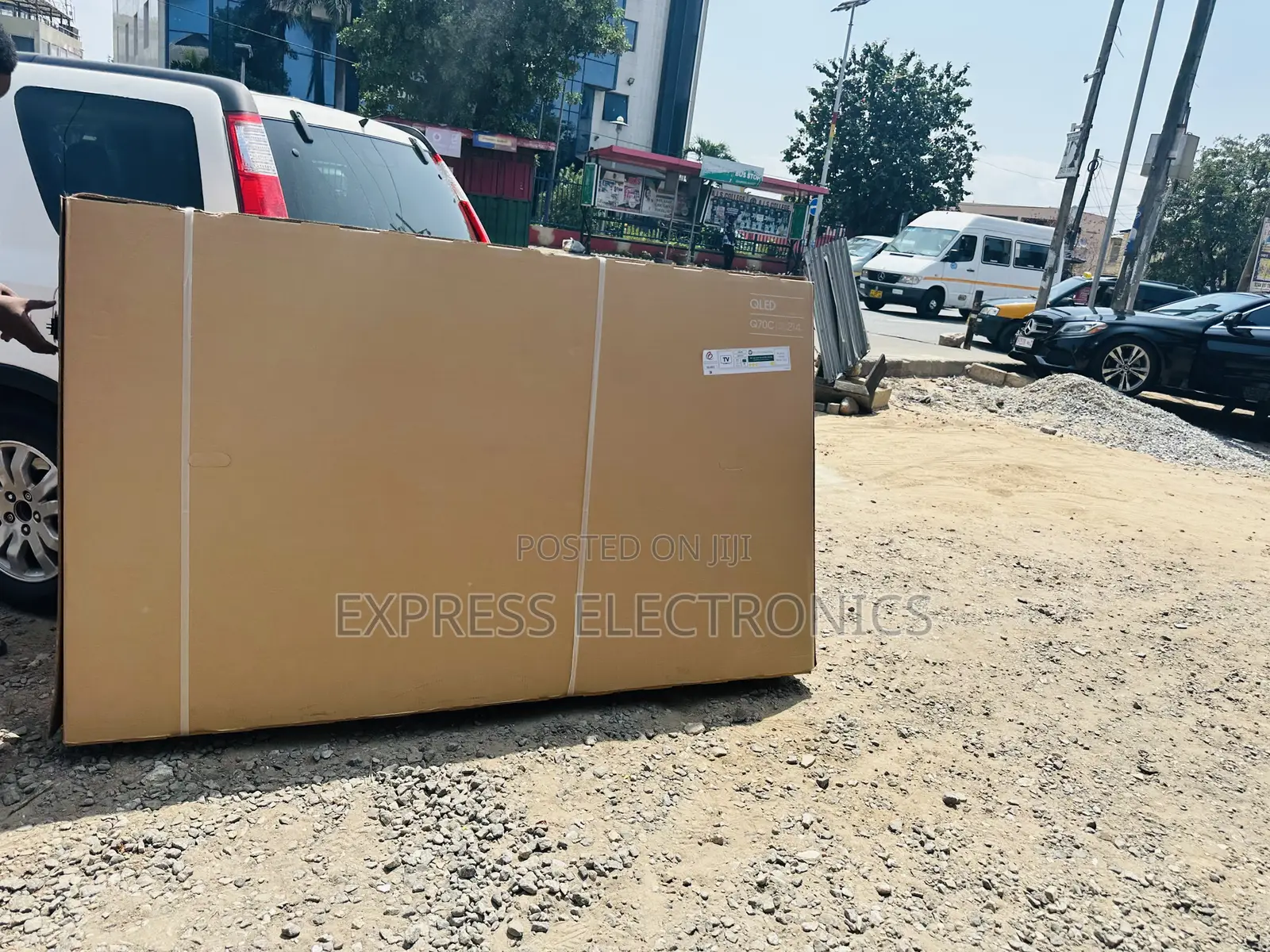 Samsung Qled Smart Glossy Screen 85”Q60c ᄇᄇᄇᄇ