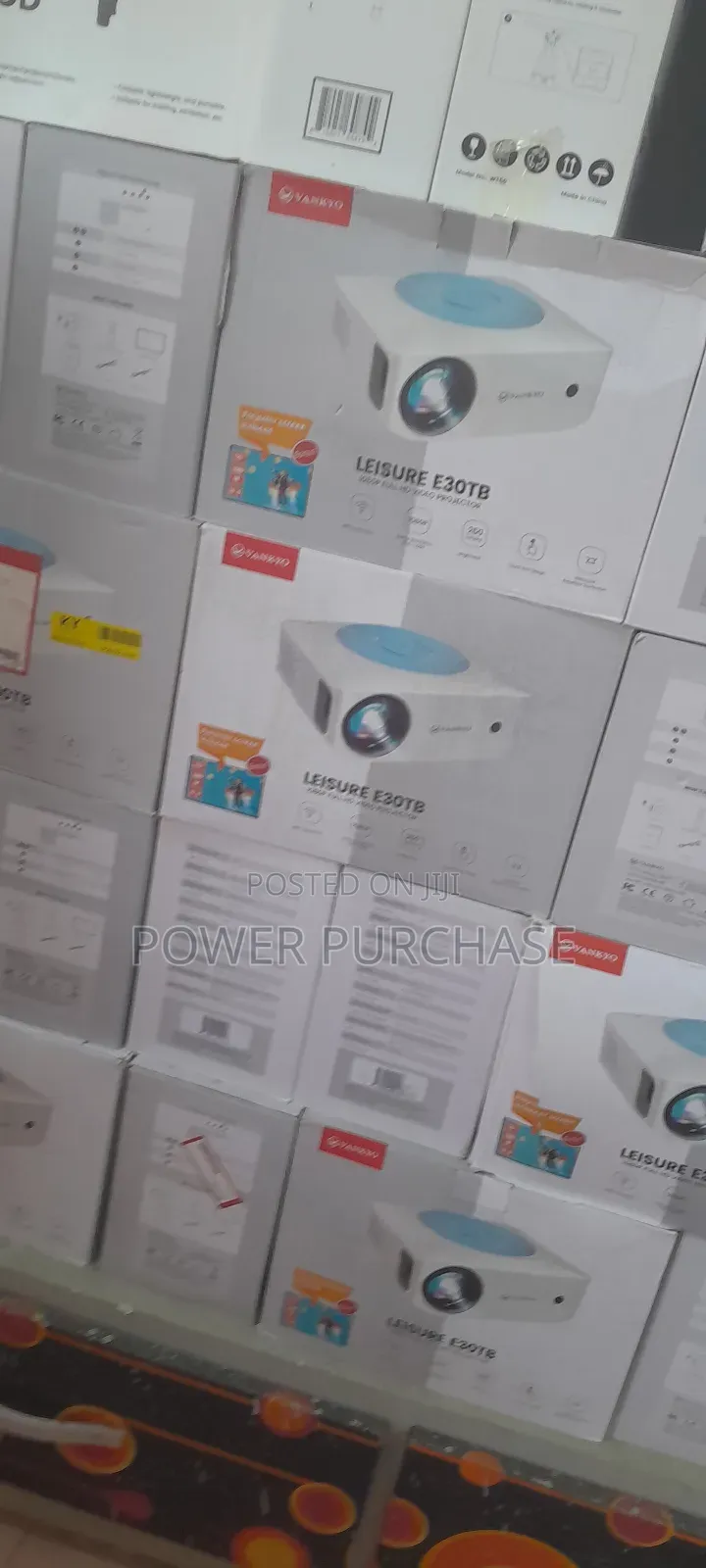 Perfectly Affordable Vankyo E30TB Leisure Projector