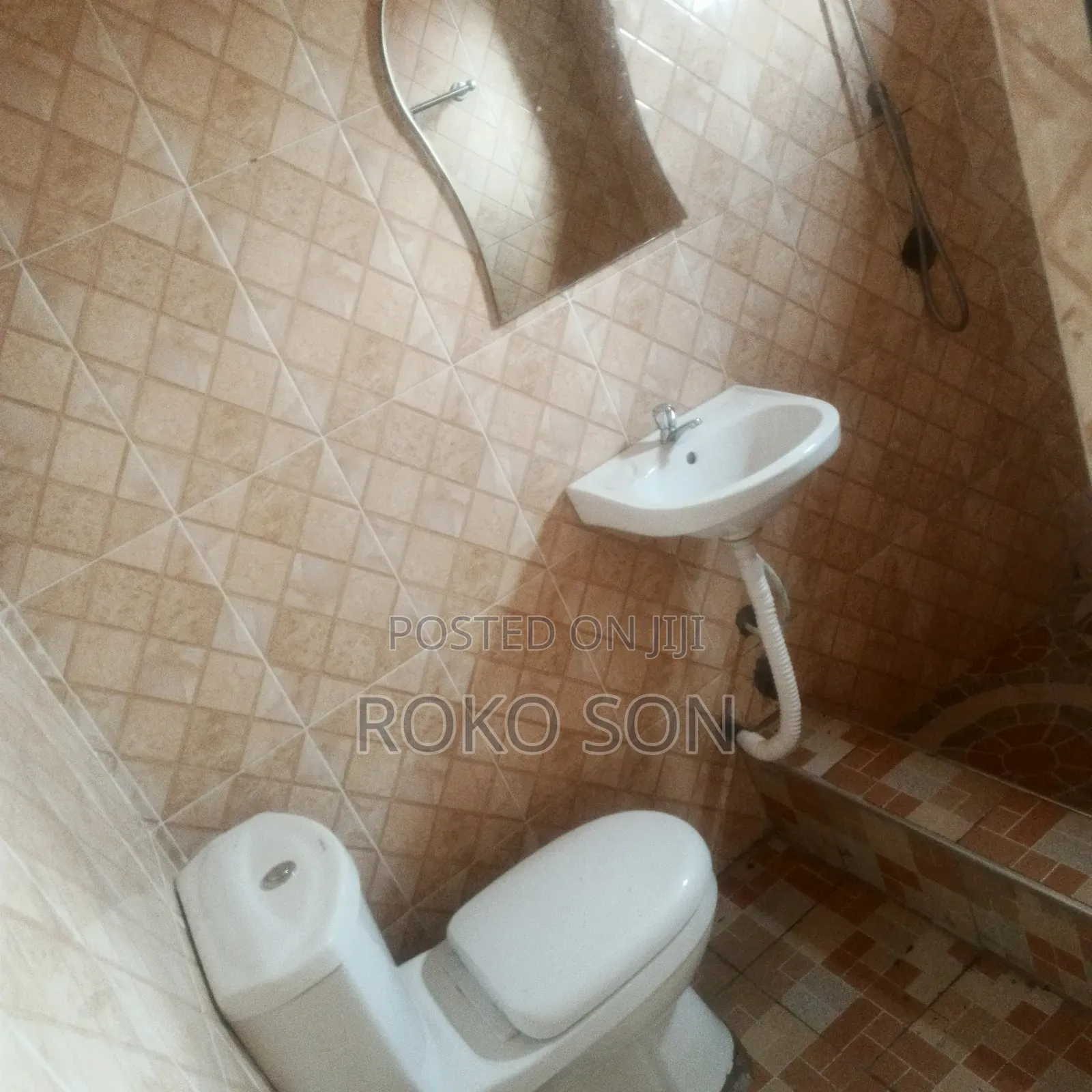 2bdrm Apartment in Dr Roko, Ablekuma for rent