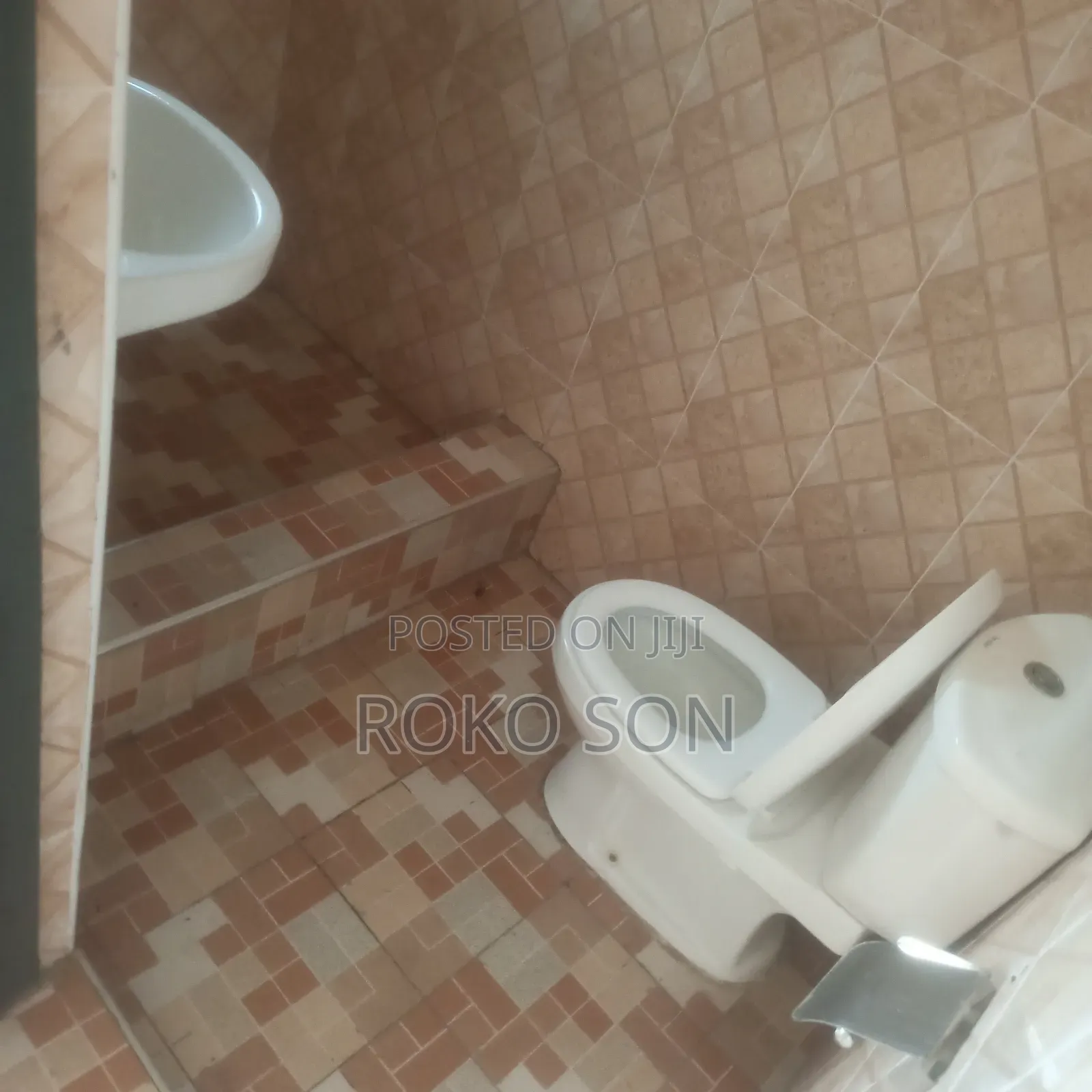 2bdrm Apartment in Dr Roko, Ablekuma for rent