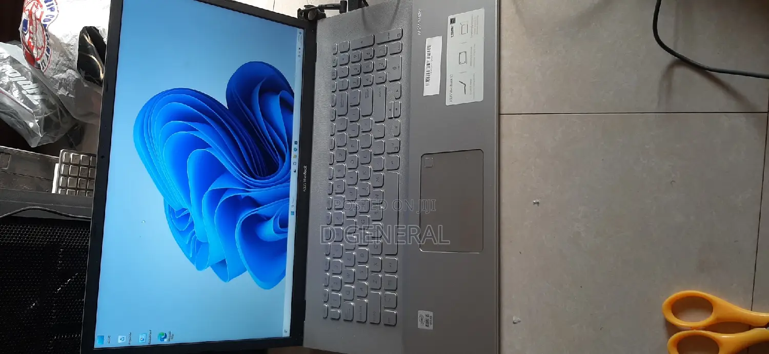 Laptop Asus VivoBook Pro 17 N705UN 12GB Intel Core I5 eMMC 128GB