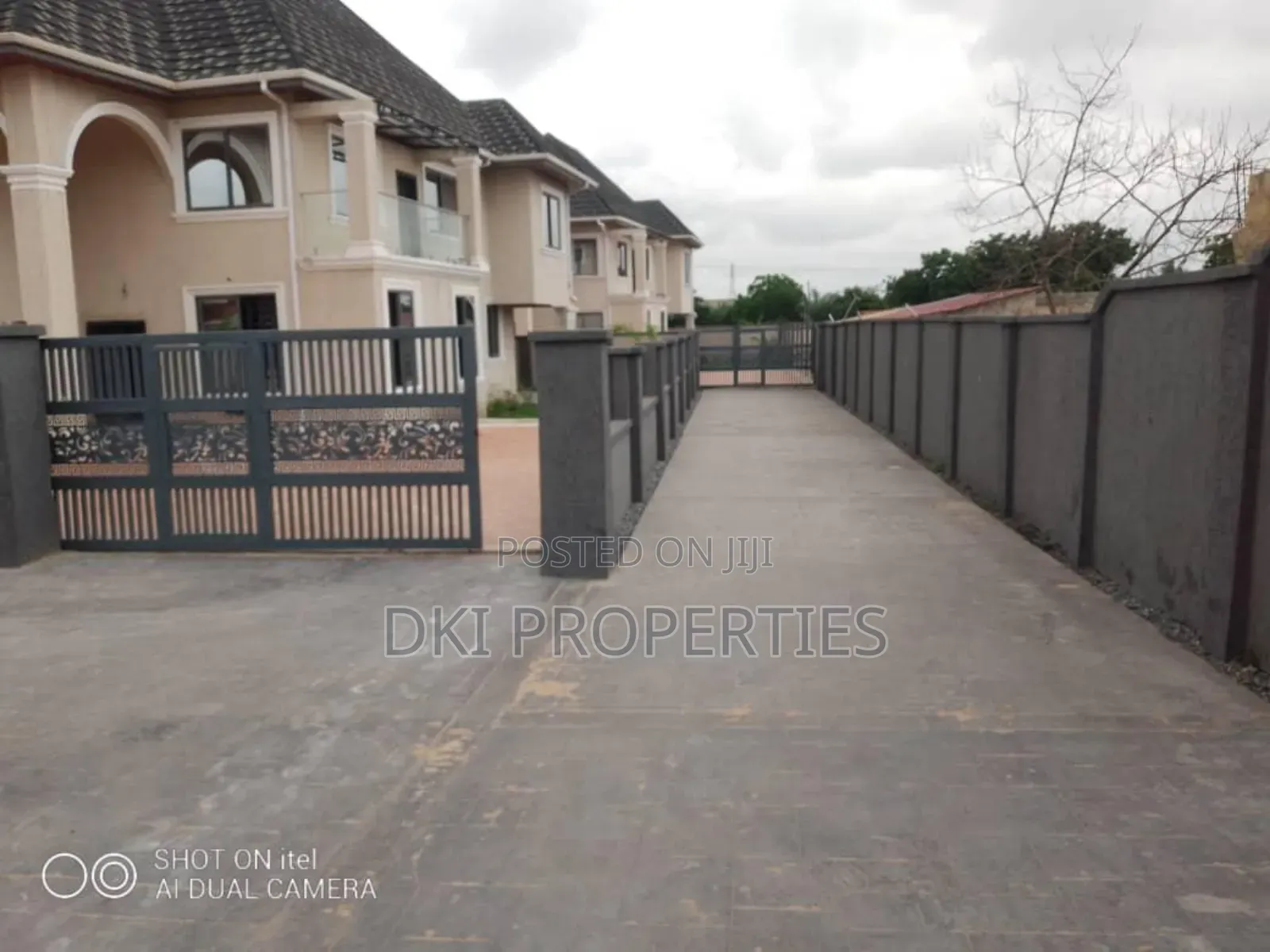 4bdrm House in Dki Properties, Adenta for sale
