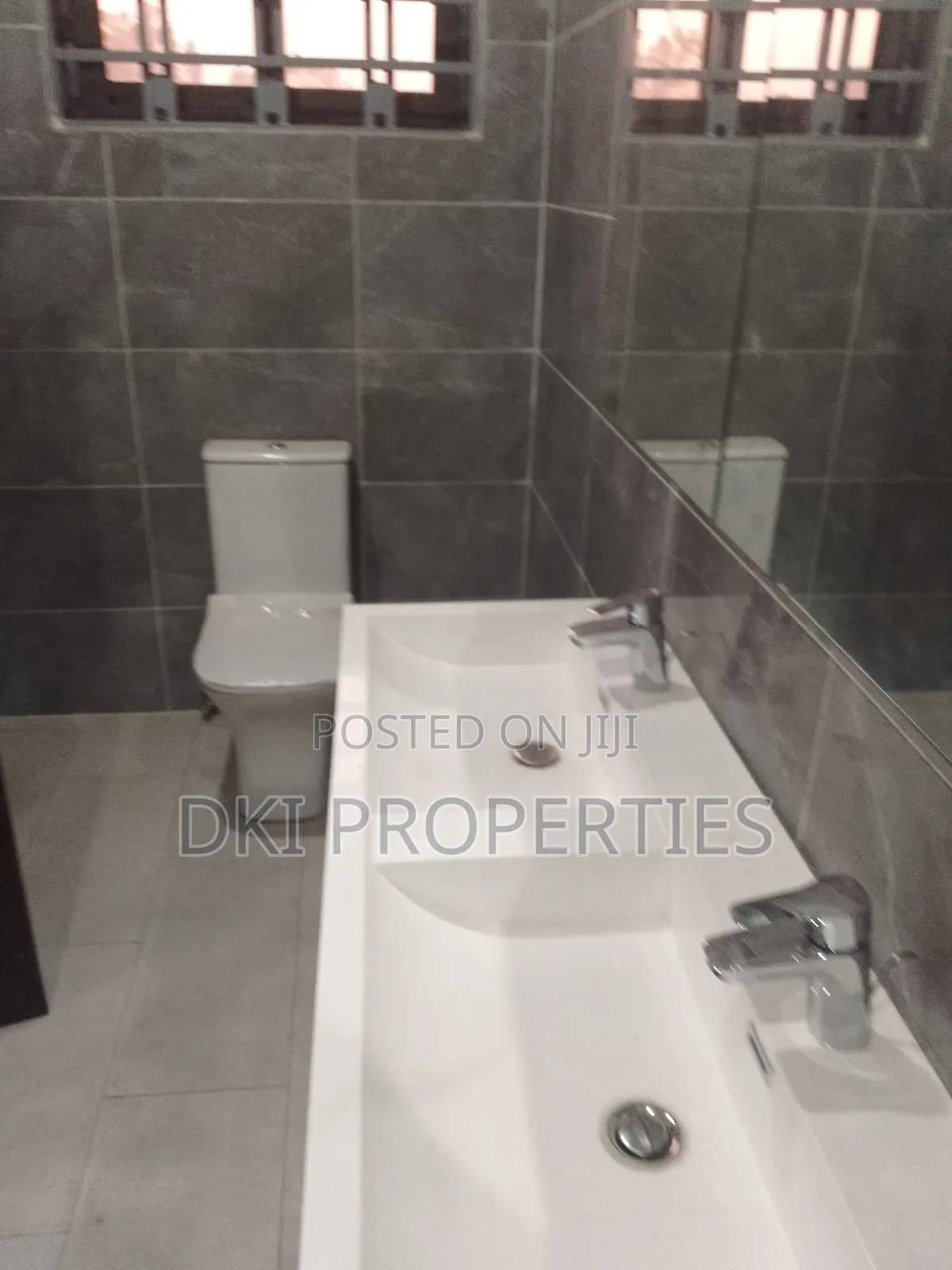 4bdrm House in Dki Properties, Adenta for sale