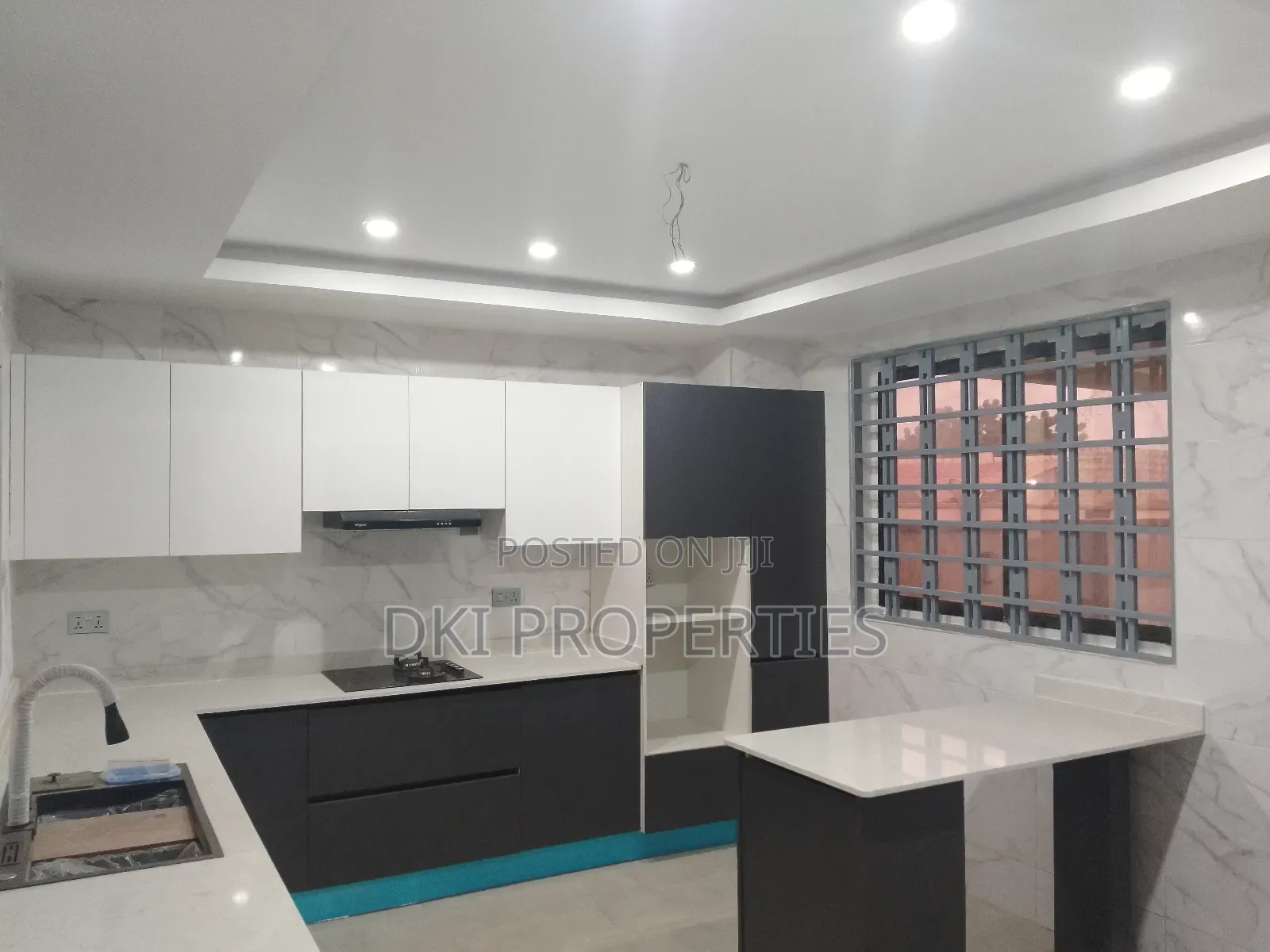 4bdrm House in Dki Properties, Adenta for sale