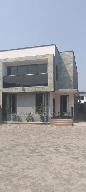 4bdrm Townhouse / Terrace in Dzorwulu for rent