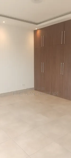 4bdrm Townhouse / Terrace in Dzorwulu for rent