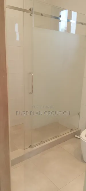 4bdrm Townhouse / Terrace in Dzorwulu for rent