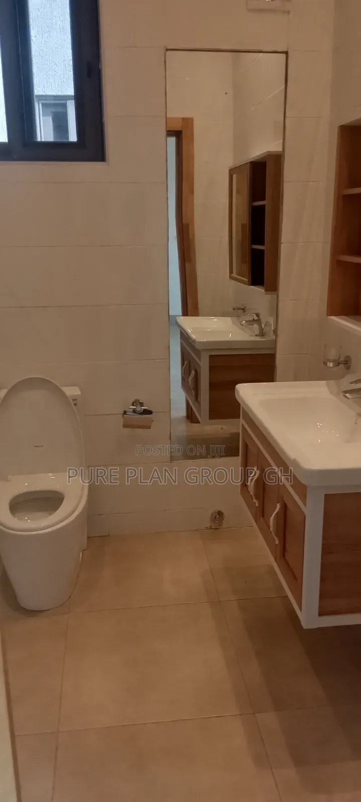 4bdrm Townhouse / Terrace in Dzorwulu for rent