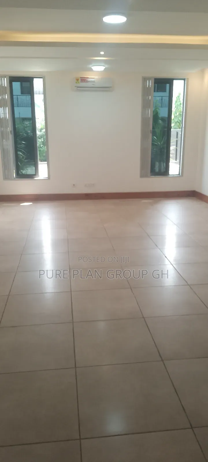 4bdrm Townhouse / Terrace in Dzorwulu for rent