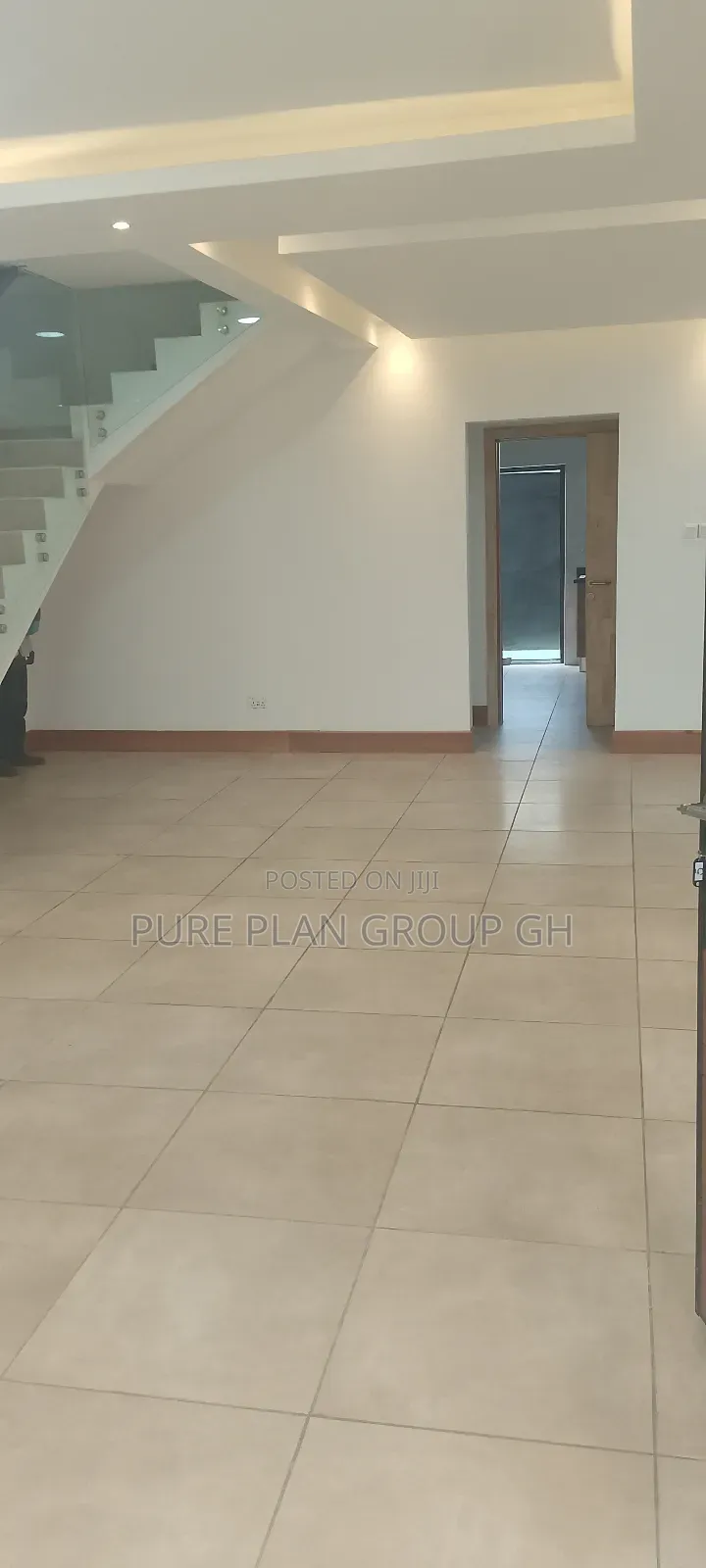 4bdrm Townhouse / Terrace in Dzorwulu for rent