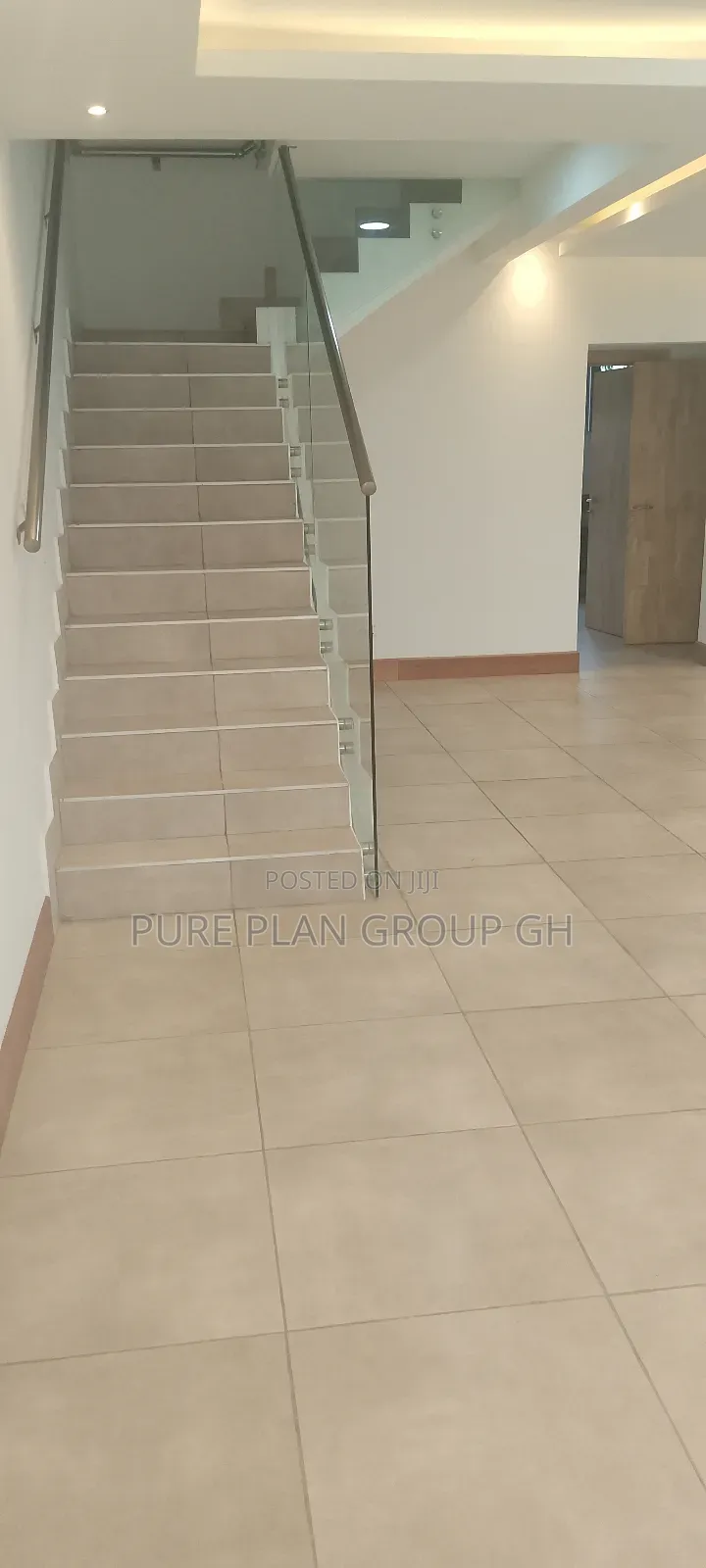 4bdrm Townhouse / Terrace in Dzorwulu for rent