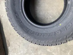 305/70r16lt Yokohama Geolandar a/T G015 Tire