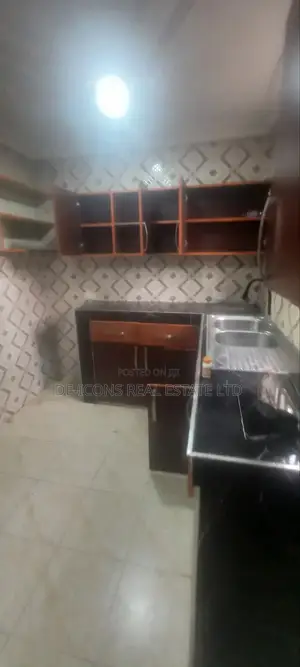 3bdrm Duplex in De-Icons Real Estate, Awutu Senya East Municipal