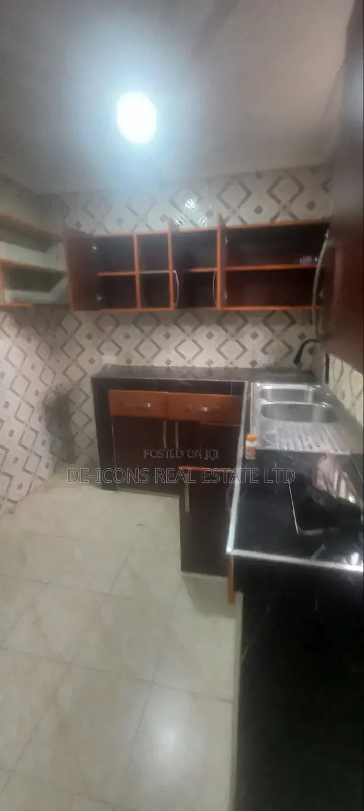 3bdrm Duplex in De-Icons Real Estate, Awutu Senya East Municipal