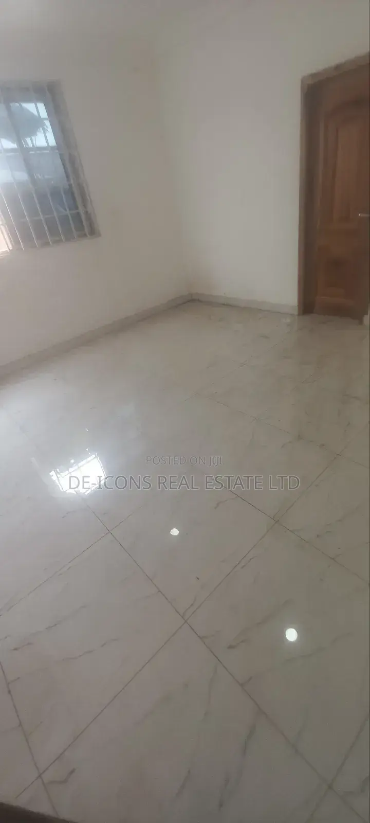 3bdrm Duplex in De-Icons Real Estate, Awutu Senya East Municipal
