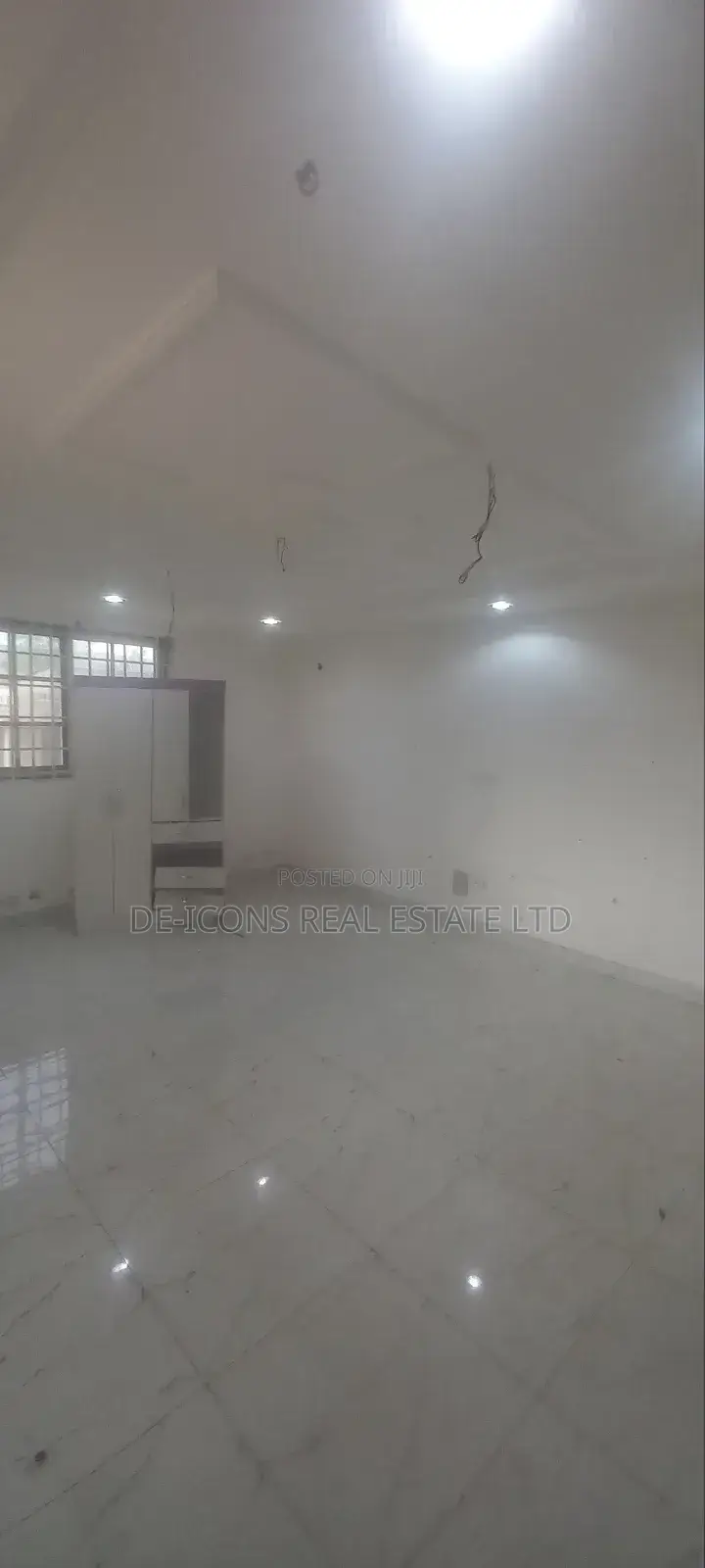 3bdrm Duplex in De-Icons Real Estate, Awutu Senya East Municipal