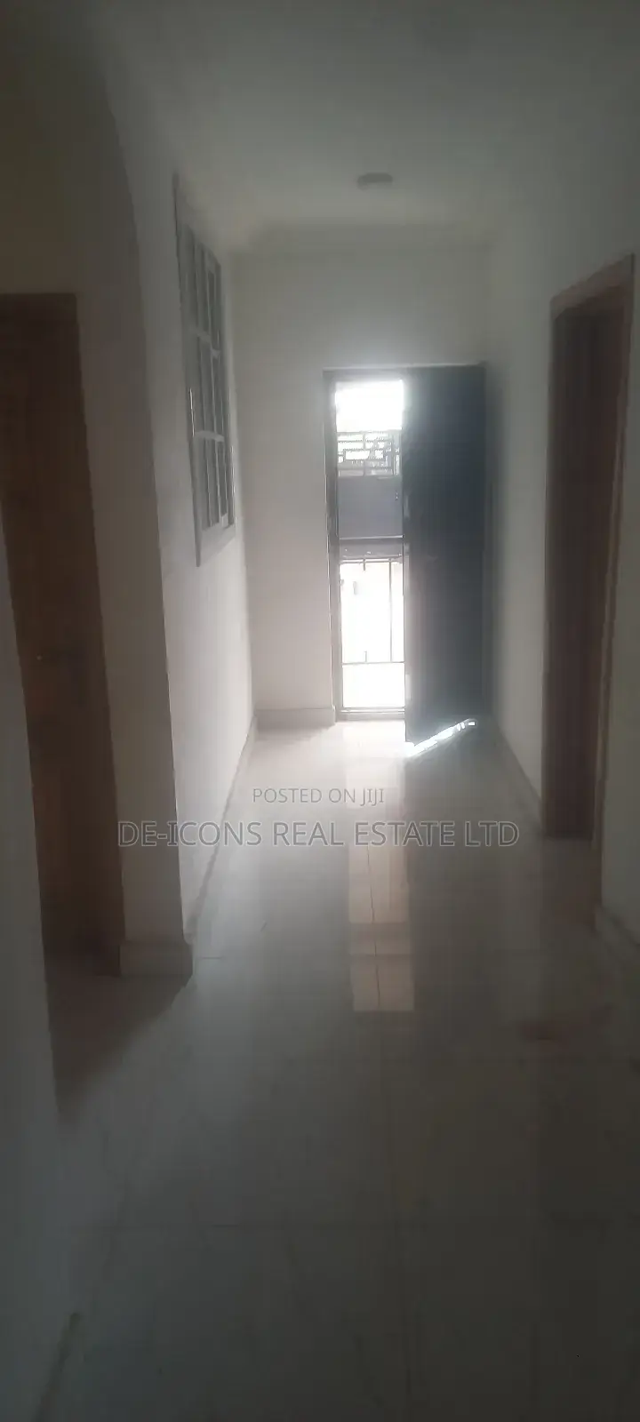 3bdrm Duplex in De-Icons Real Estate, Awutu Senya East Municipal
