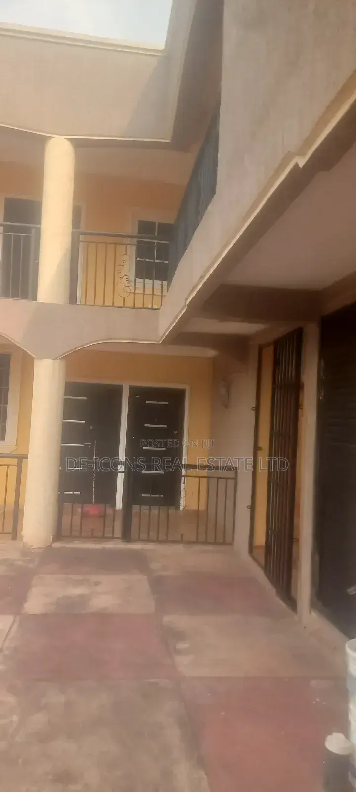 3bdrm Duplex in De-Icons Real Estate, Awutu Senya East Municipal