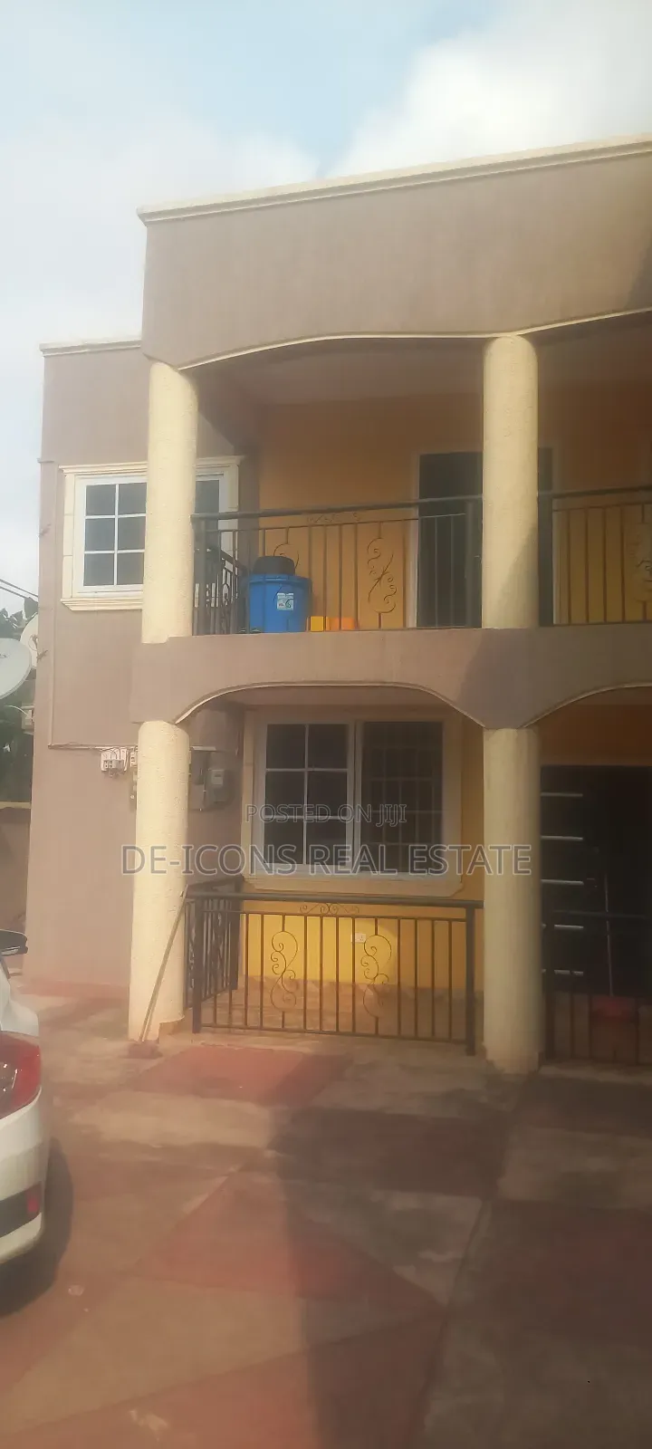 3bdrm Duplex in De-Icons Real Estate, Awutu Senya East Municipal