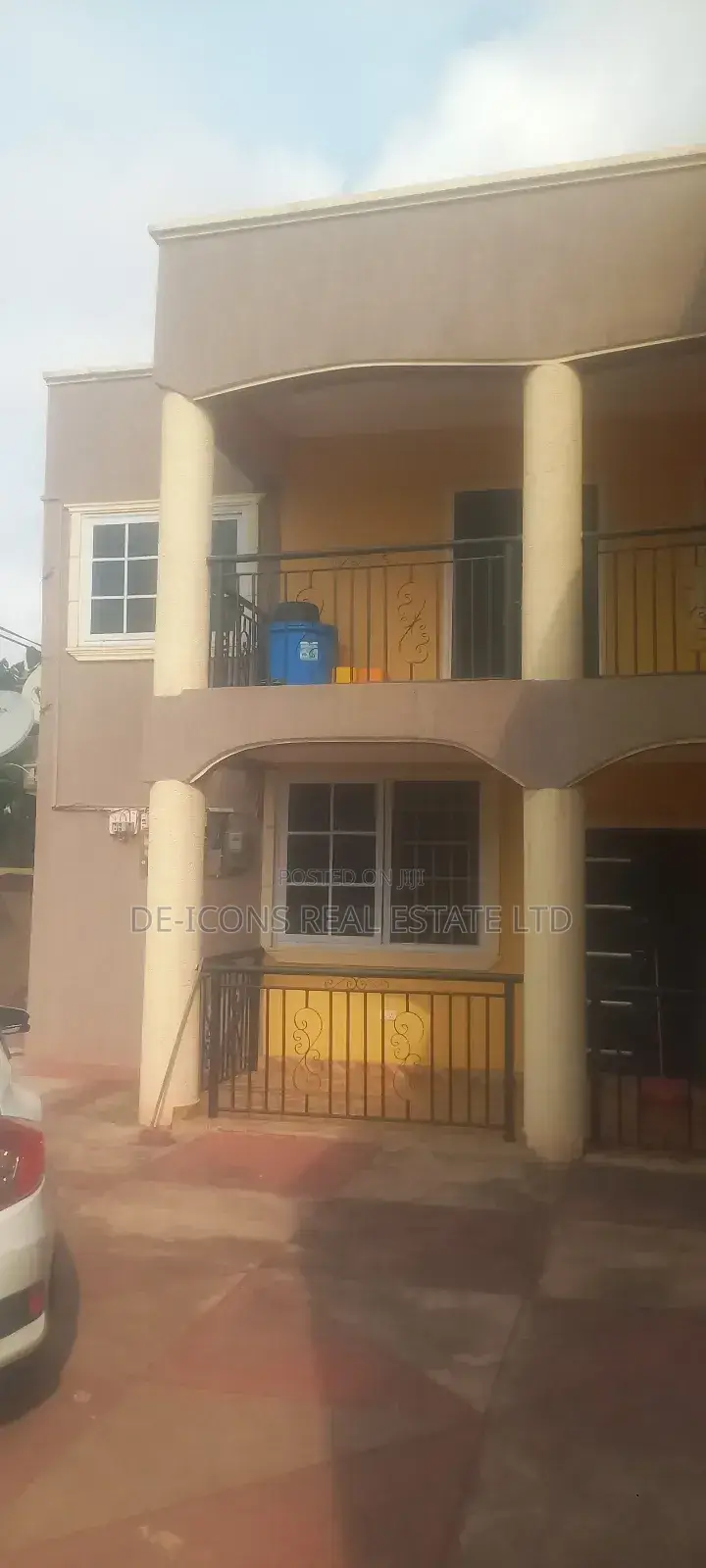 3bdrm Duplex in De-Icons Real Estate, Awutu Senya East Municipal