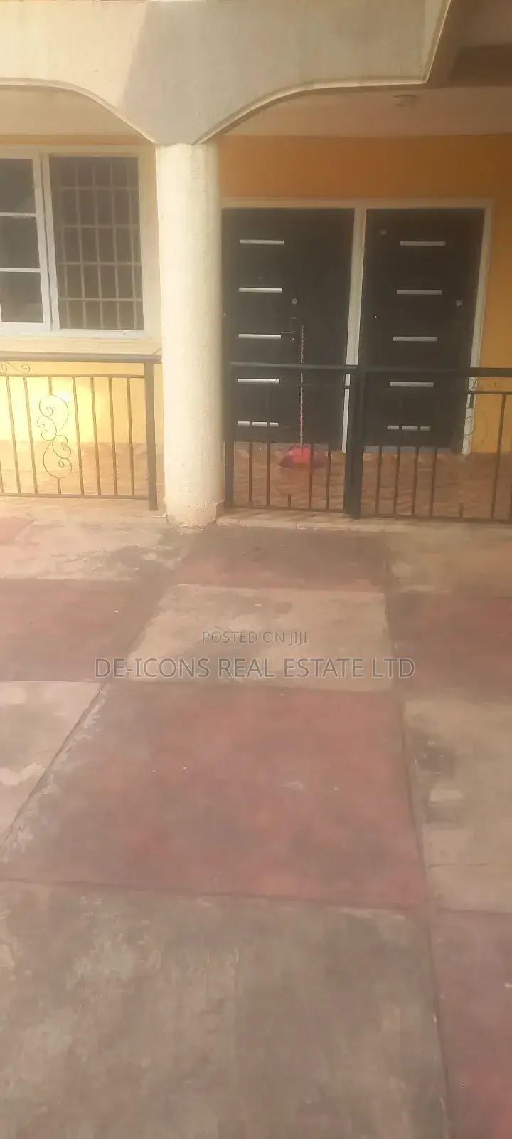 3bdrm Duplex in De-Icons Real Estate, Awutu Senya East Municipal